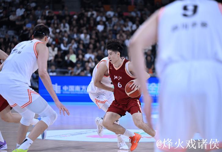 余嘉豪表现抢眼程帅澎贡献12分 浙江击败四川挺进男篮决赛