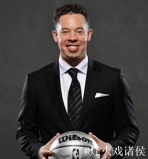 米奇评球队表现:首节发挥不佳,第三节状态下滑 米奇评球队表现:首节发挥不佳,第三节状态下滑