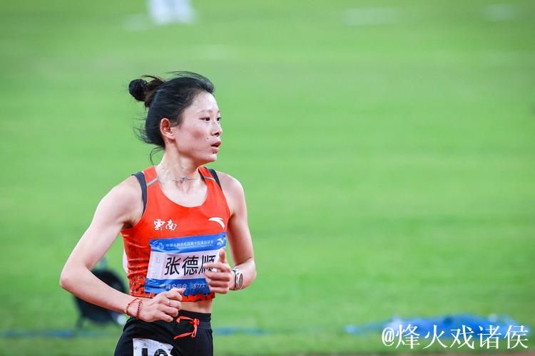 张德顺创中国女子10公里路跑新纪录 张德顺创中国女子10公里路跑新纪录