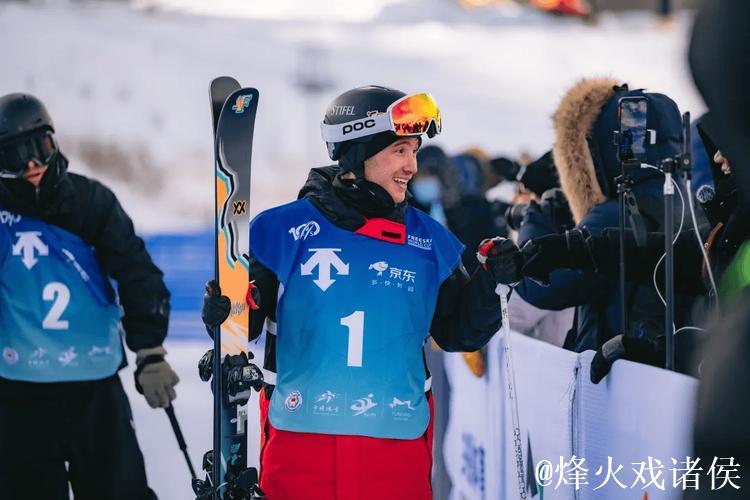 世界杯崇礼站:中国自由式滑雪空中技巧队勇夺三枚金牌 世界杯崇礼站:中国自由式滑雪空中技巧队勇夺三枚金牌